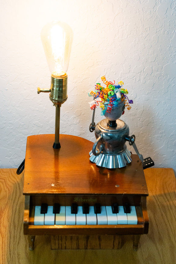 Barts Brilliant - Piano Robot Player and Robot Singer Lamp Light